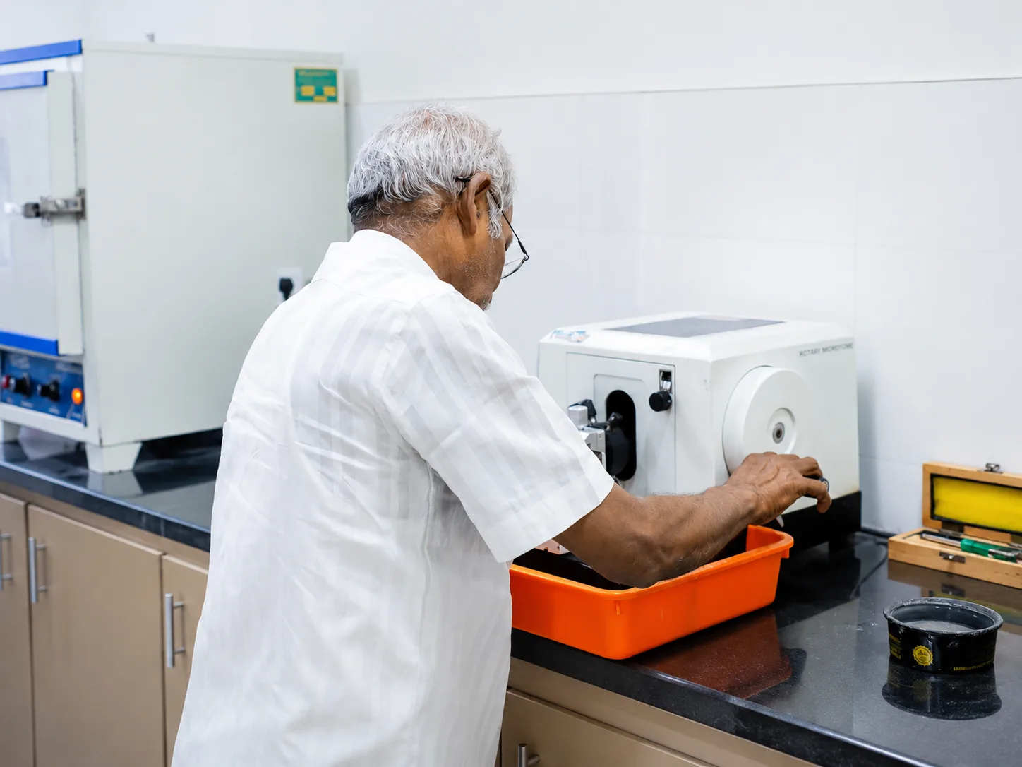 Rotary microtome in the SBMCH histopathology laboratory